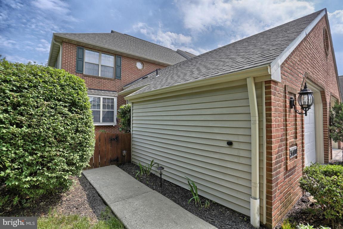 WOODS EDGE - Residential