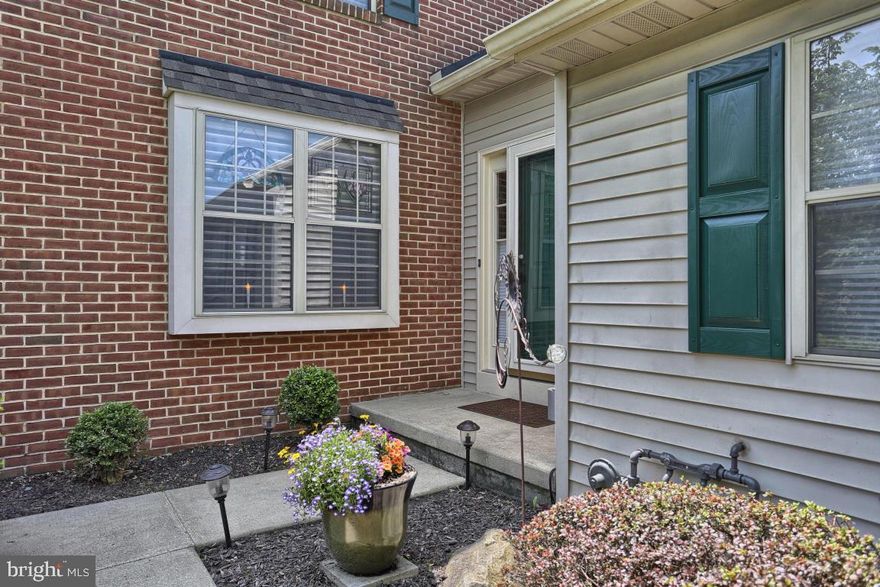 Bright end unit with many updates including new roof, remodeled baths and kitchen, recent carpet and paint. Includes custom remote control drapes and blinds, and natural gas hook-up for grill on the deck. More for the money than any other similar unit in Woods Edge.