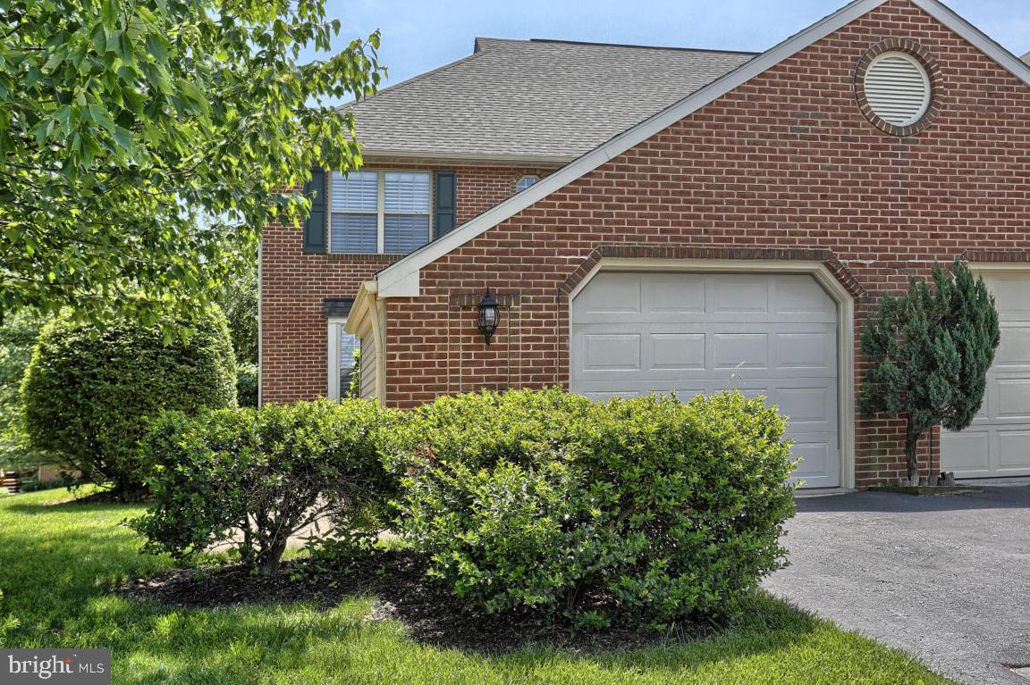 WOODS EDGE - Residential