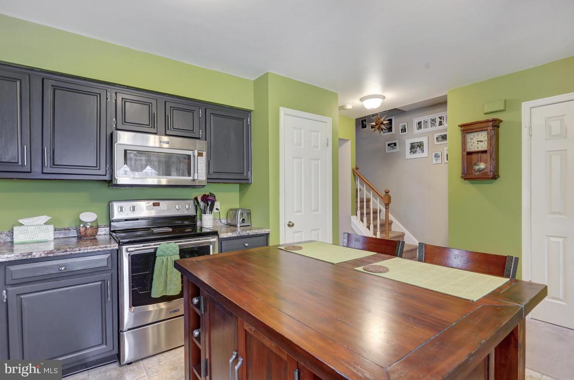 WOODS EDGE - Residential