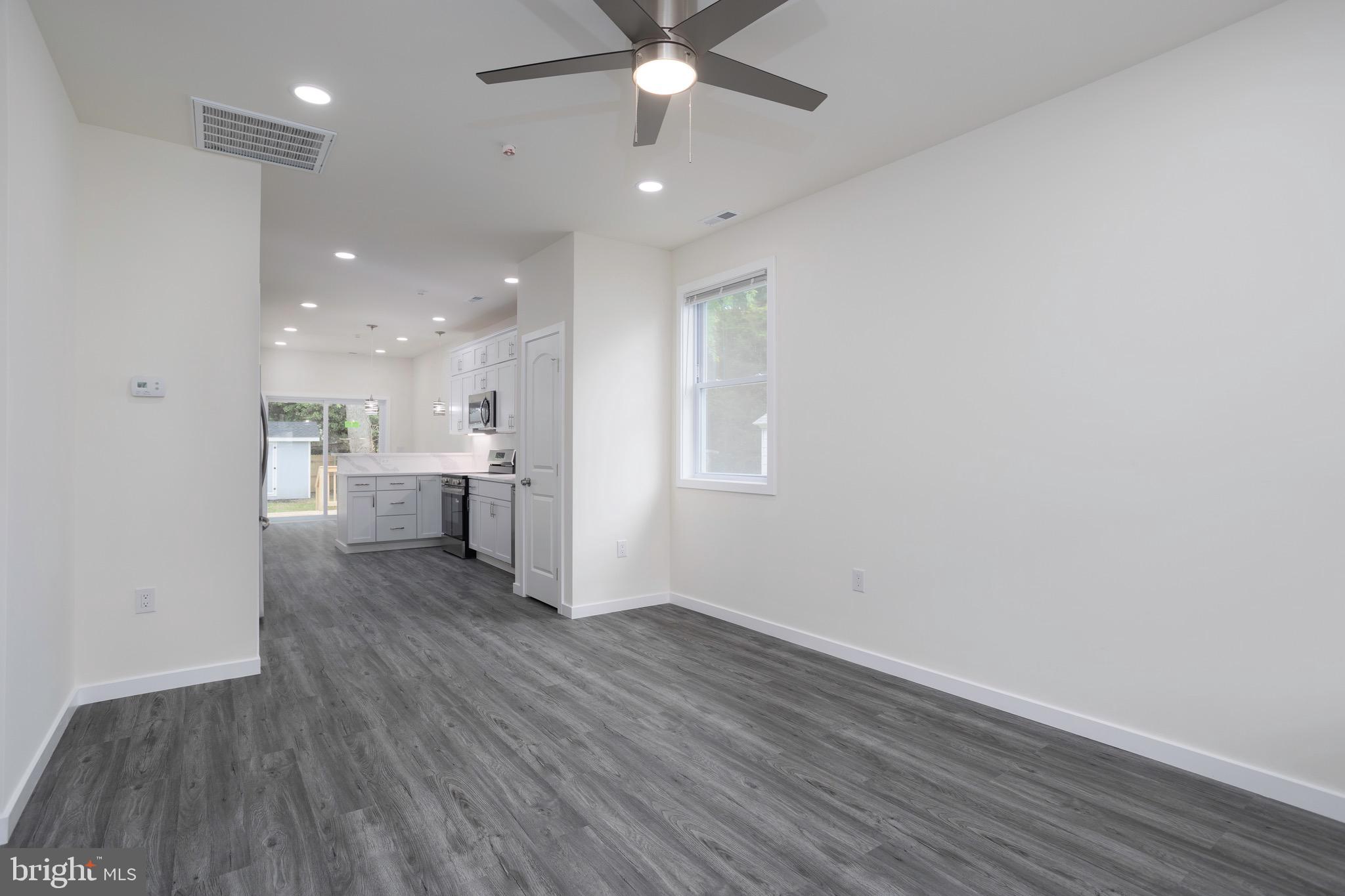 1207 RACE STREET