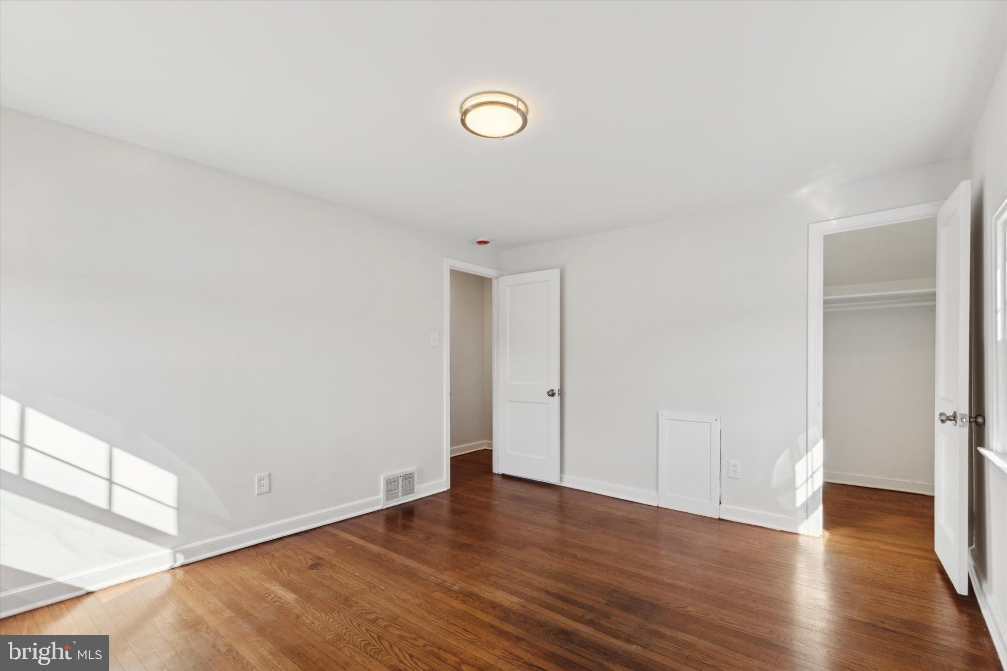 ROSLYN - Residential