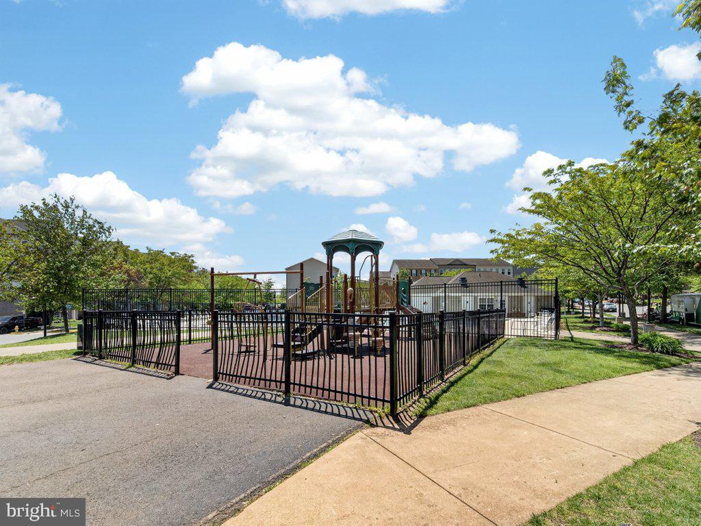 MARKET CENTER CONDOMINIUM - Residential