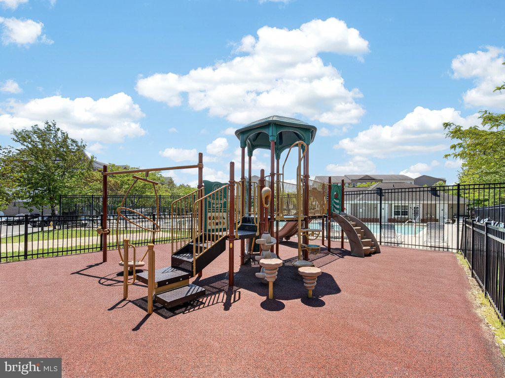 MARKET CENTER CONDOMINIUM - Residential