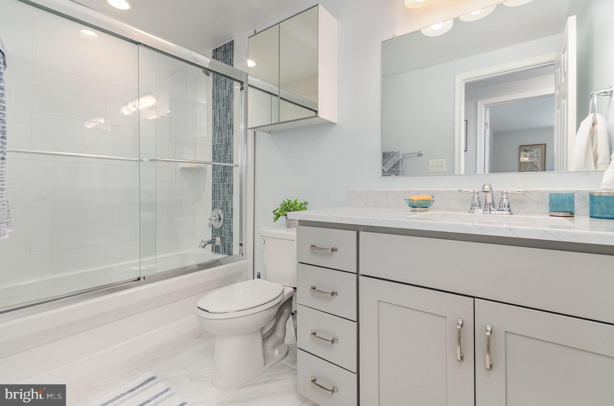 LAKEWOOD HILLS - Residential