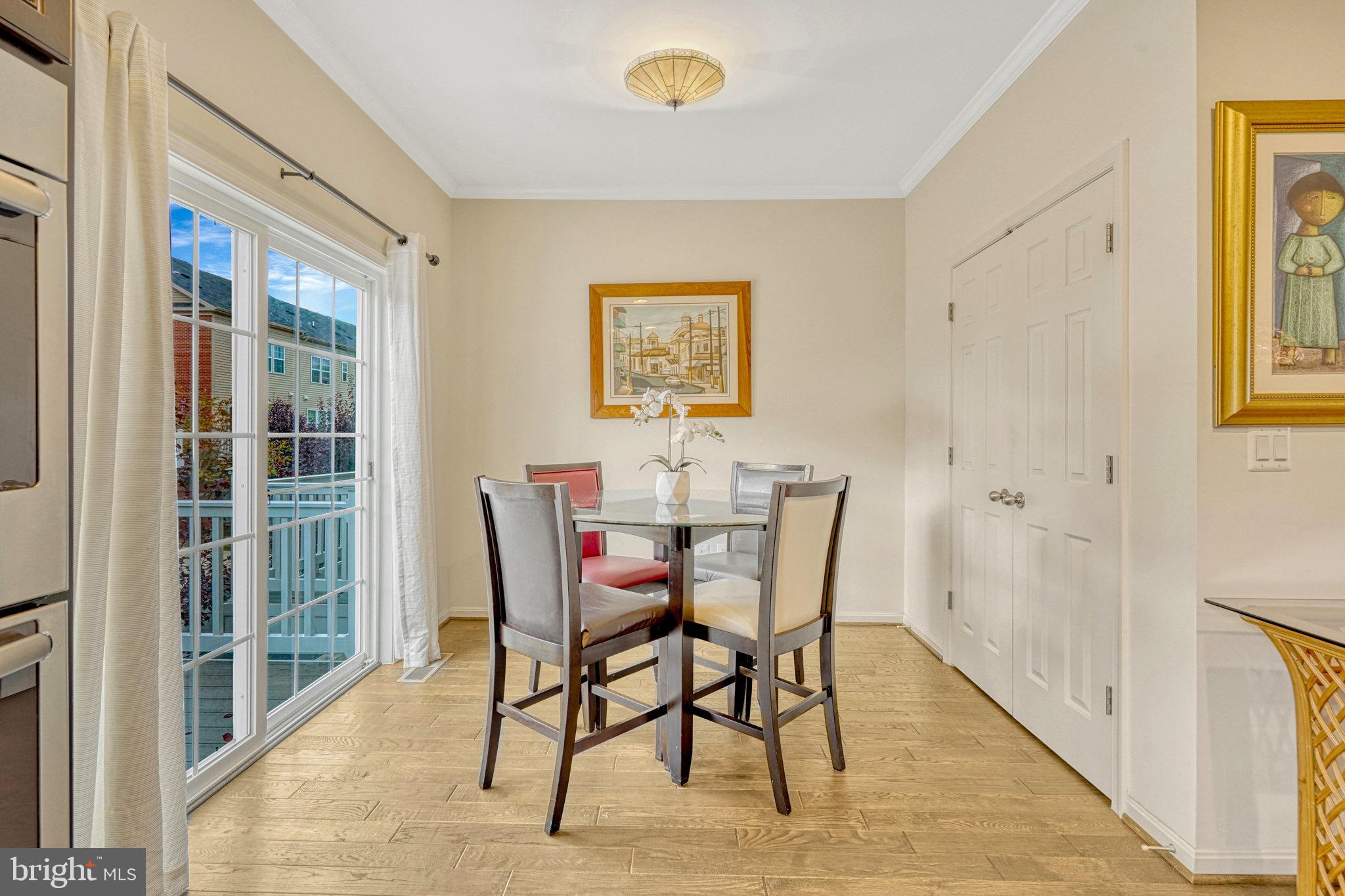 MADISON CRESCENT - Residential
