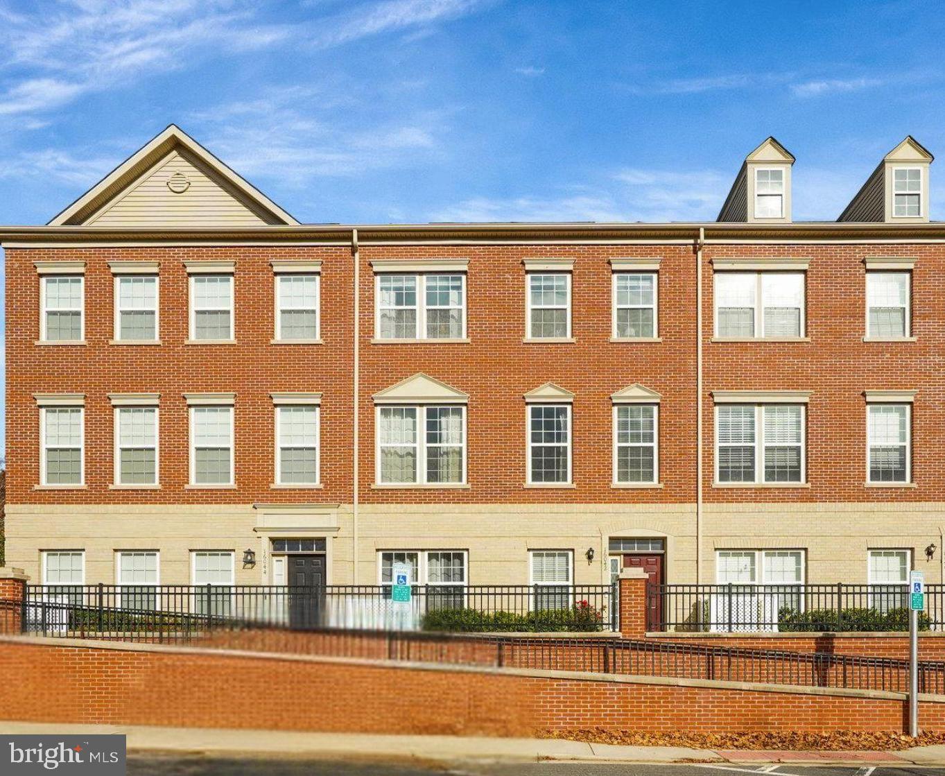 MADISON CRESCENT - Residential