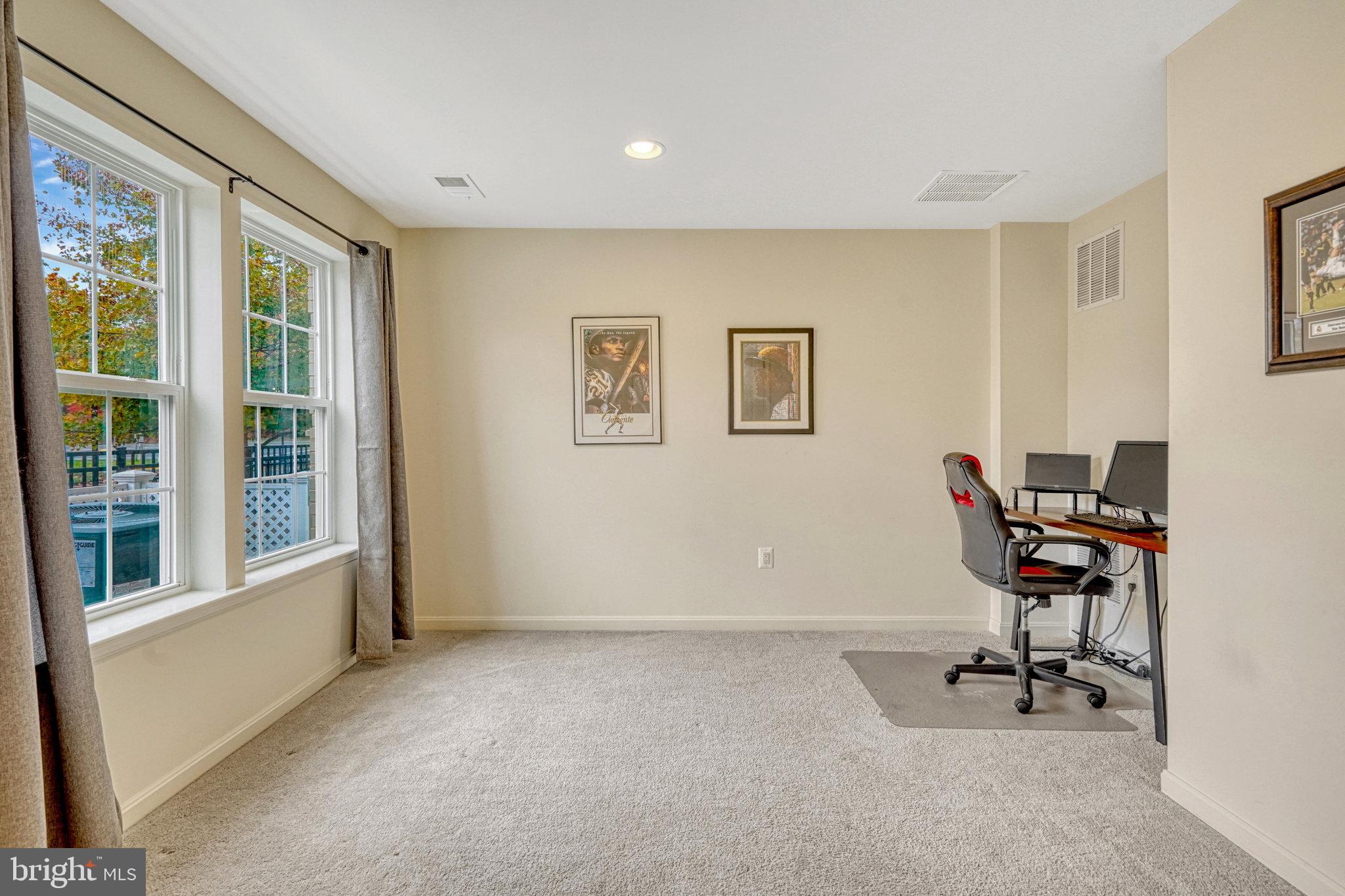MADISON CRESCENT - Residential
