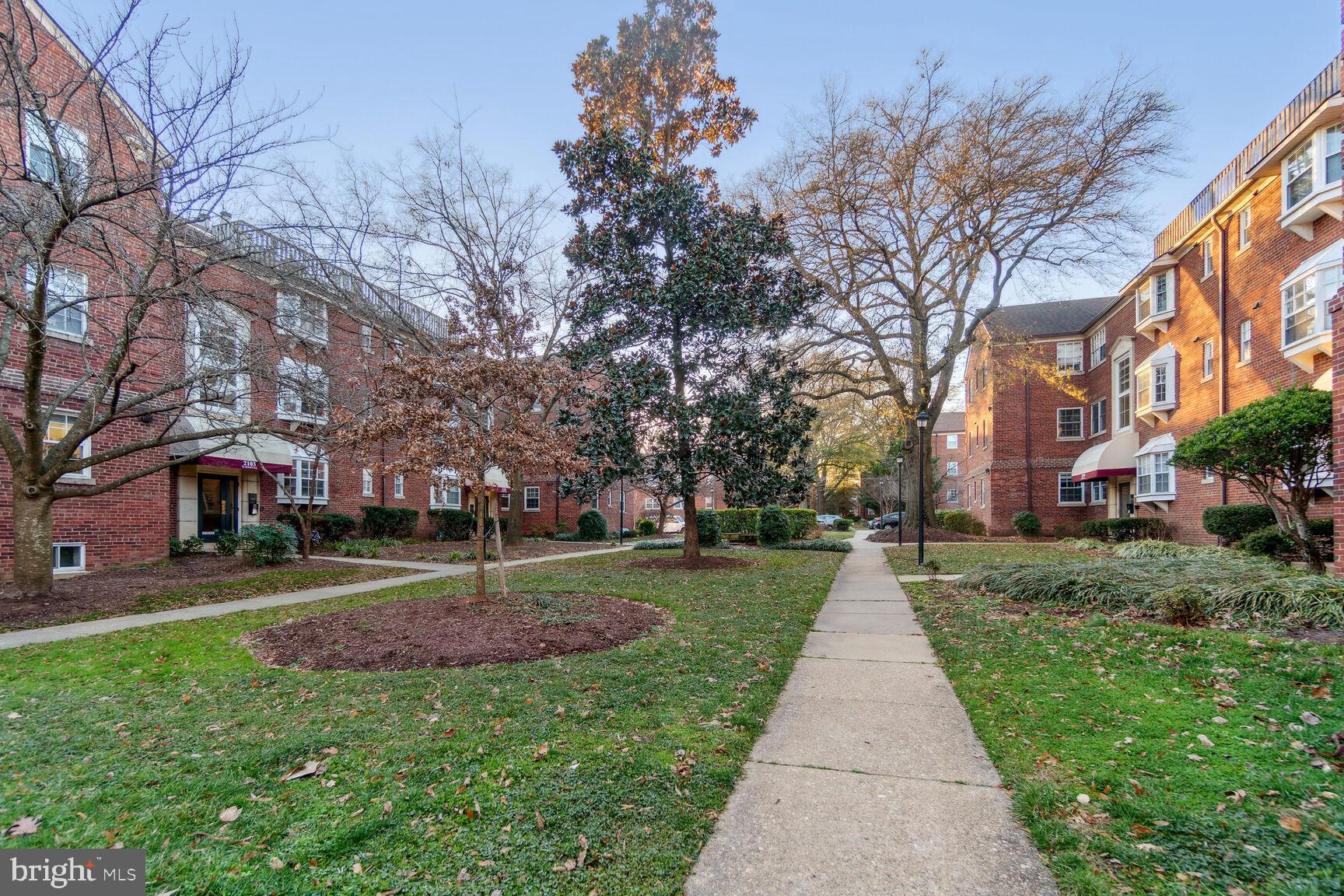 PALISADE GARDENS - Residential Lease