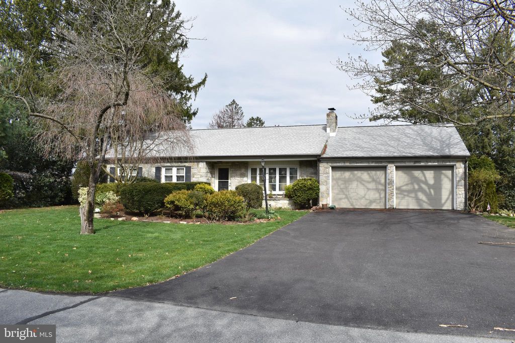 Photo of 2307 MAYFAIR DR, LANCASTER, PA 17603 (MLS # PALA2033482)