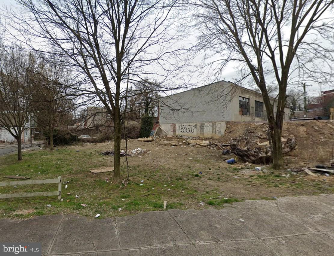 Vacant ICMX lot for sale. The dimensions of the lot are 108x82 and it is 8,832 sqft.