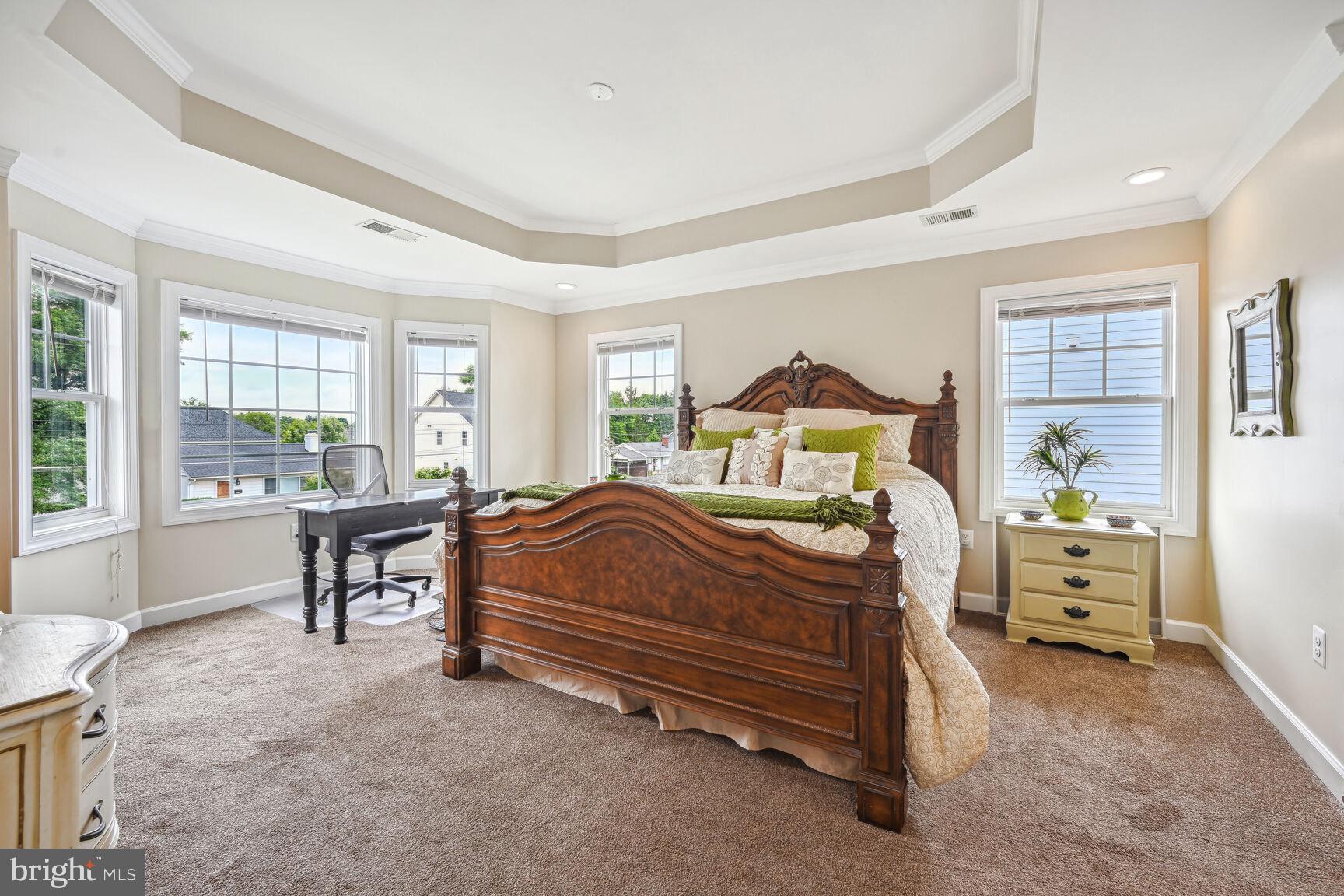 HILLSIDE MANOR - Residential