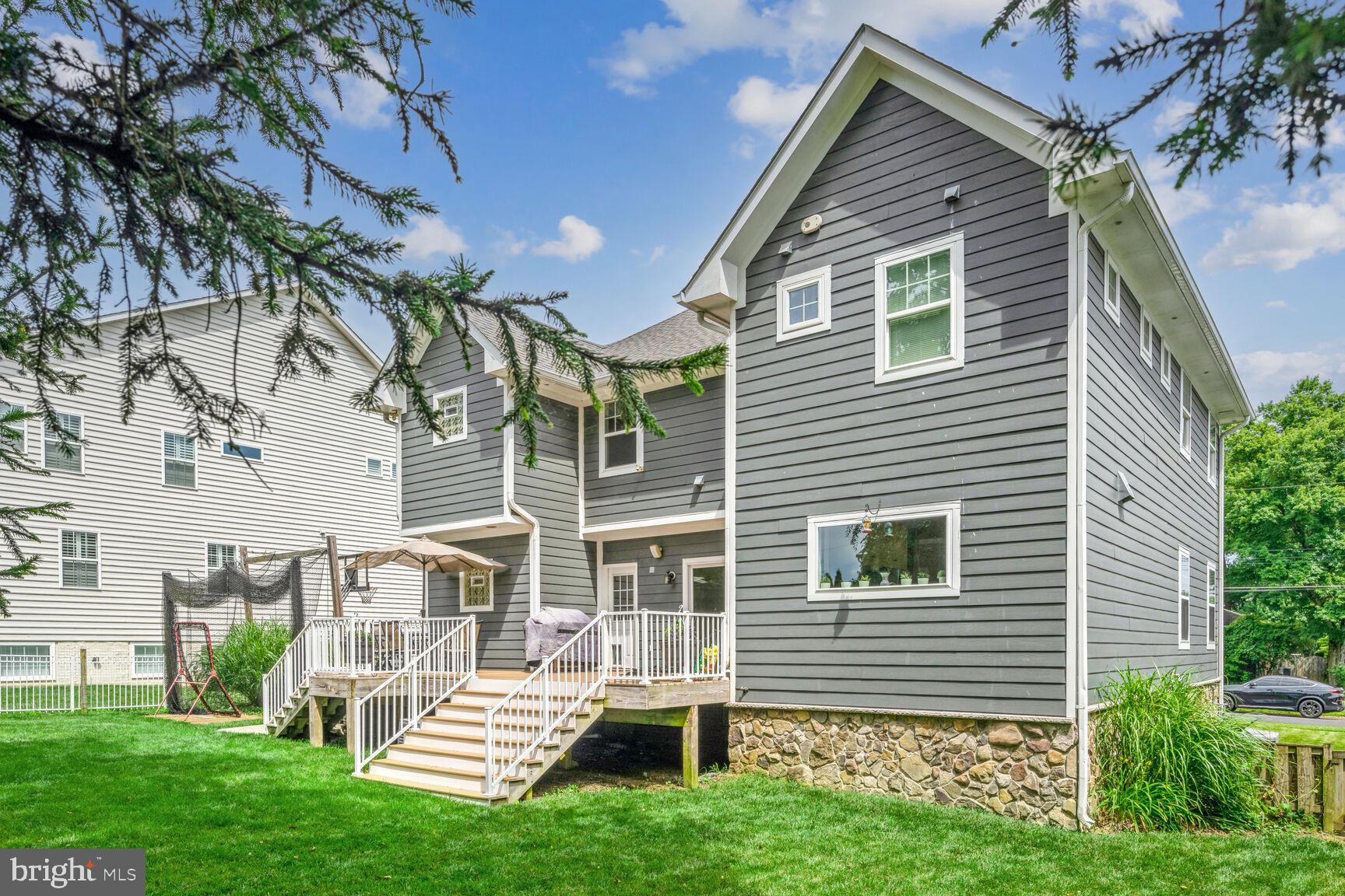 HILLSIDE MANOR - Residential