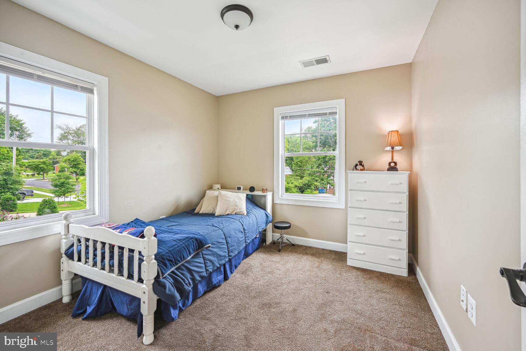 HILLSIDE MANOR - Residential