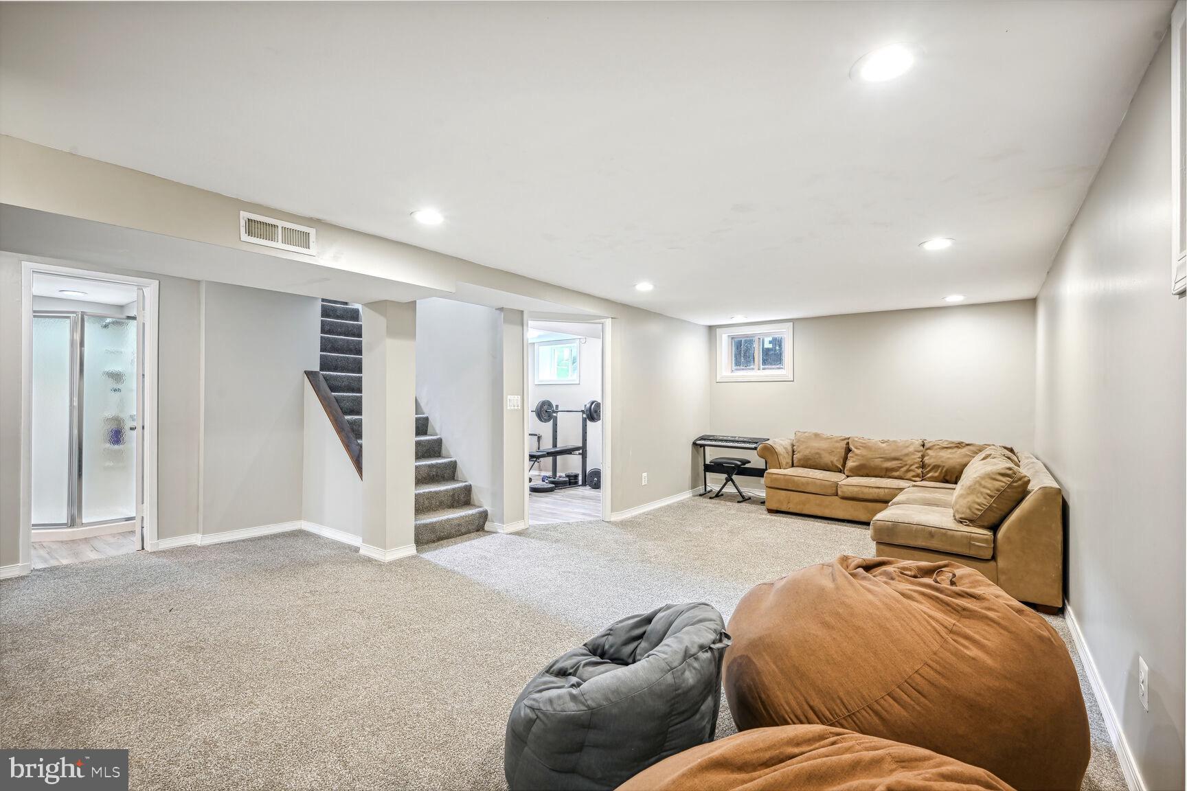 HILLSIDE MANOR - Residential