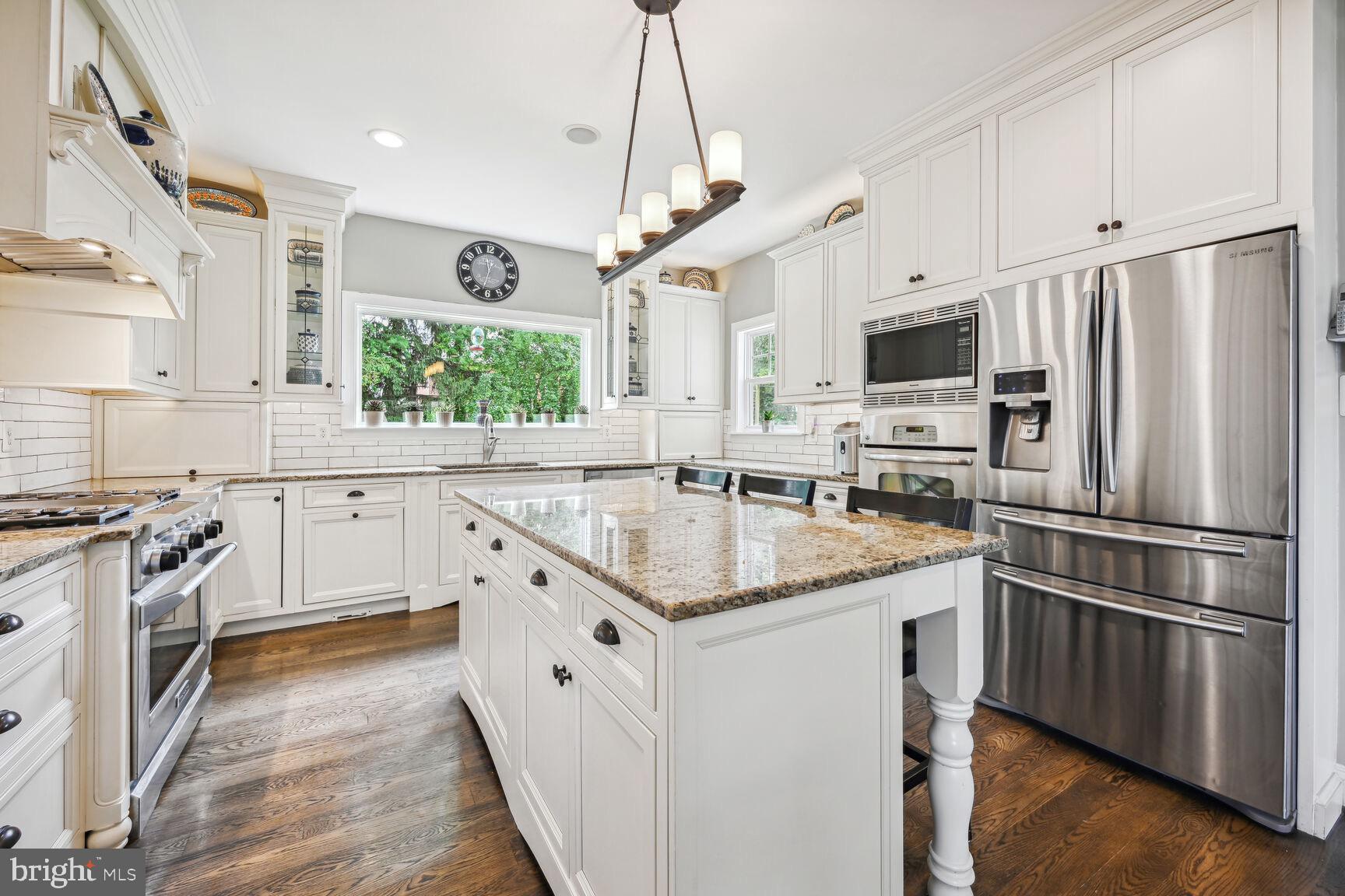 HILLSIDE MANOR - Residential