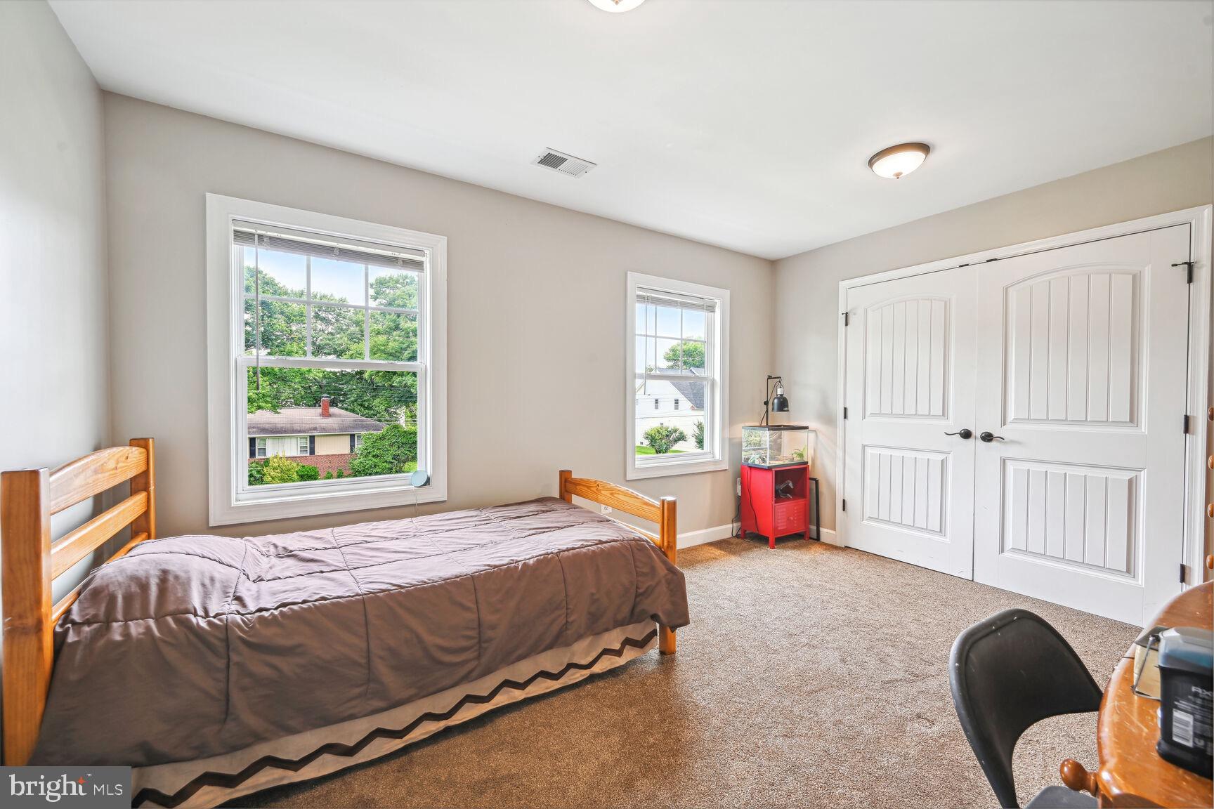 HILLSIDE MANOR - Residential