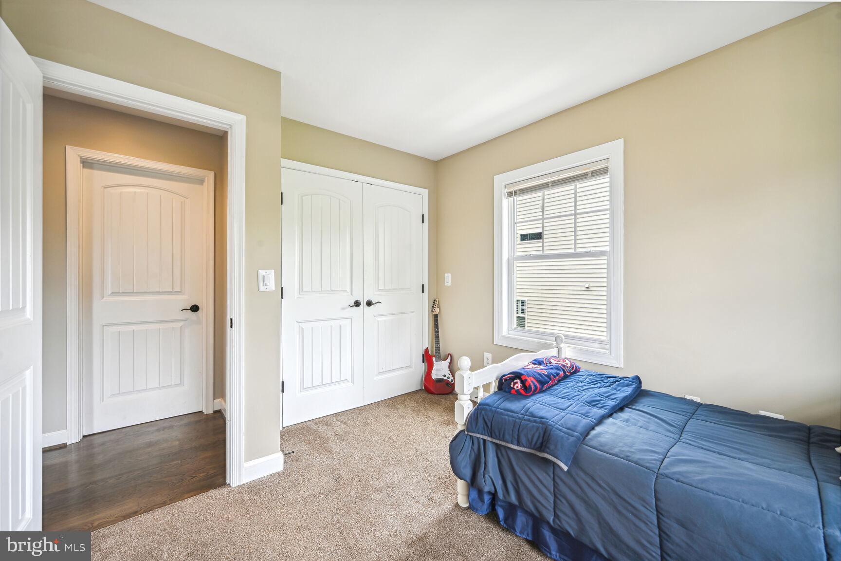 HILLSIDE MANOR - Residential