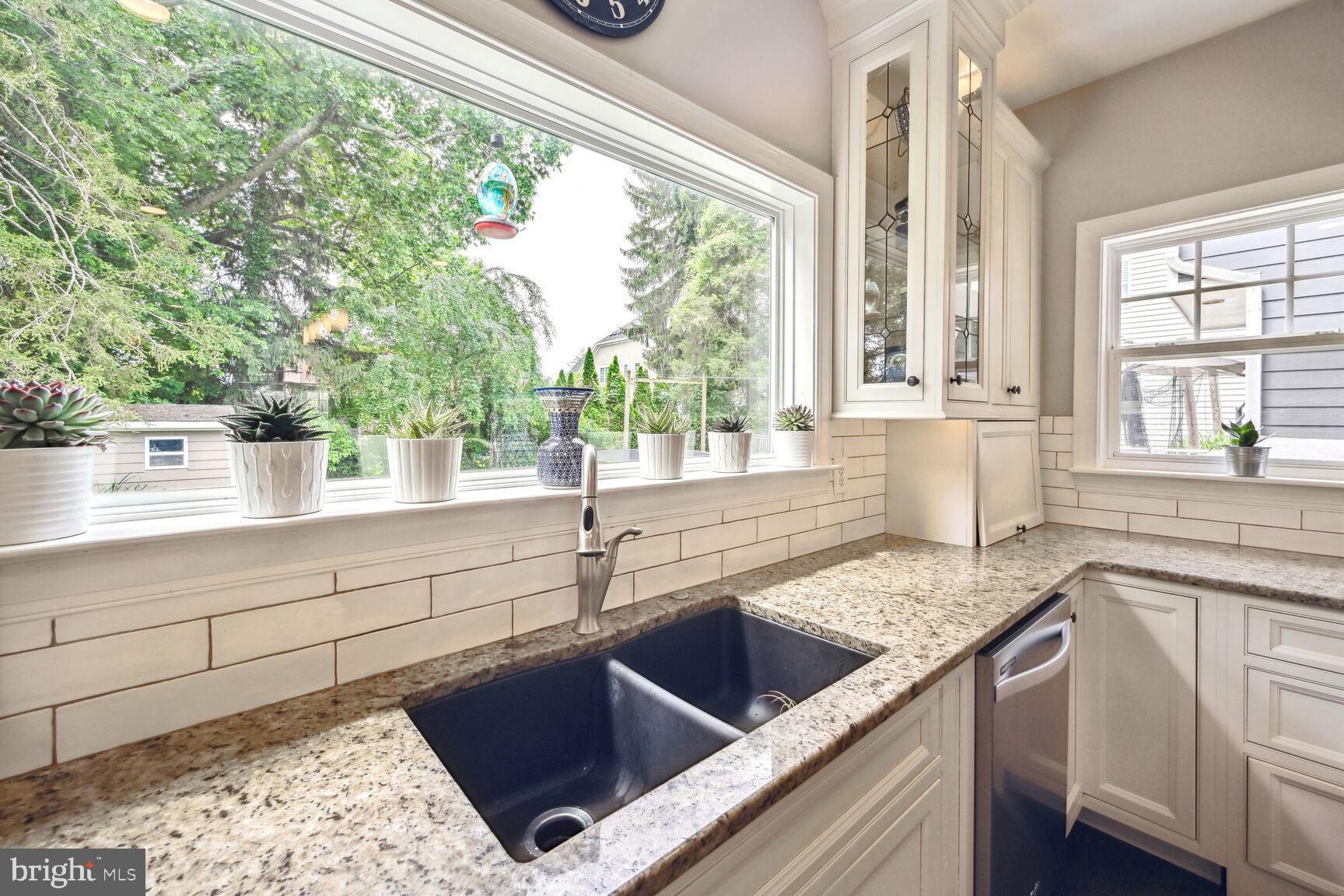 HILLSIDE MANOR - Residential