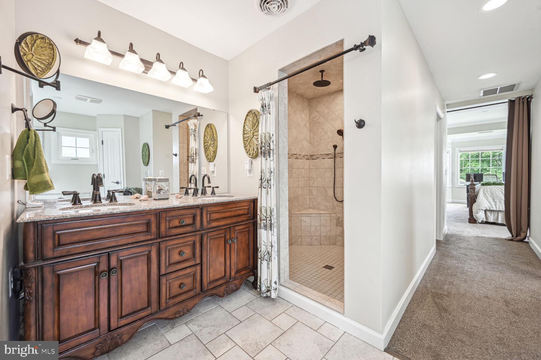 HILLSIDE MANOR - Residential