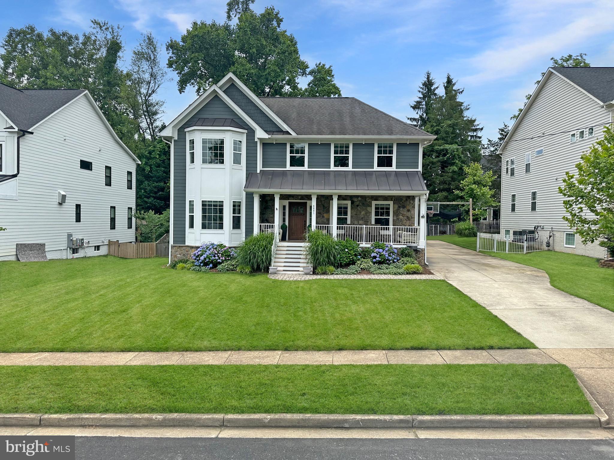 HILLSIDE MANOR - Residential