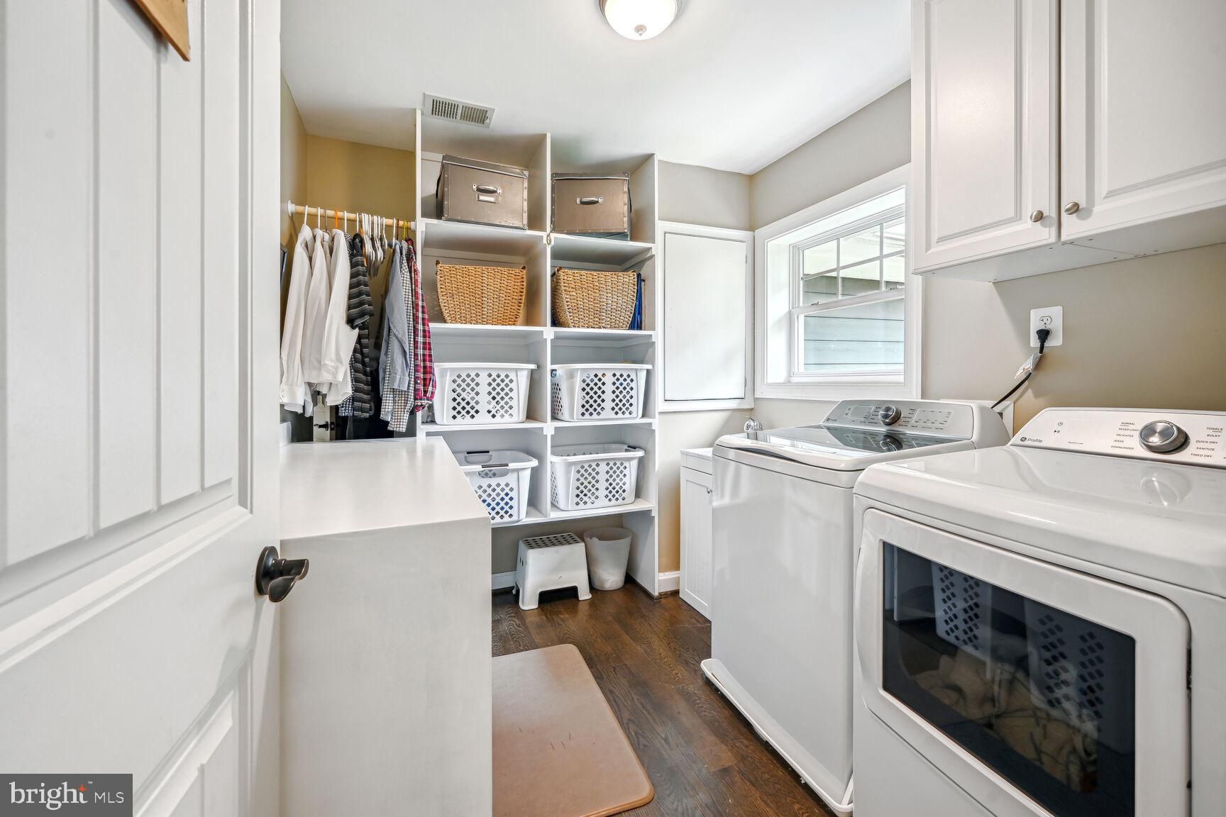 HILLSIDE MANOR - Residential