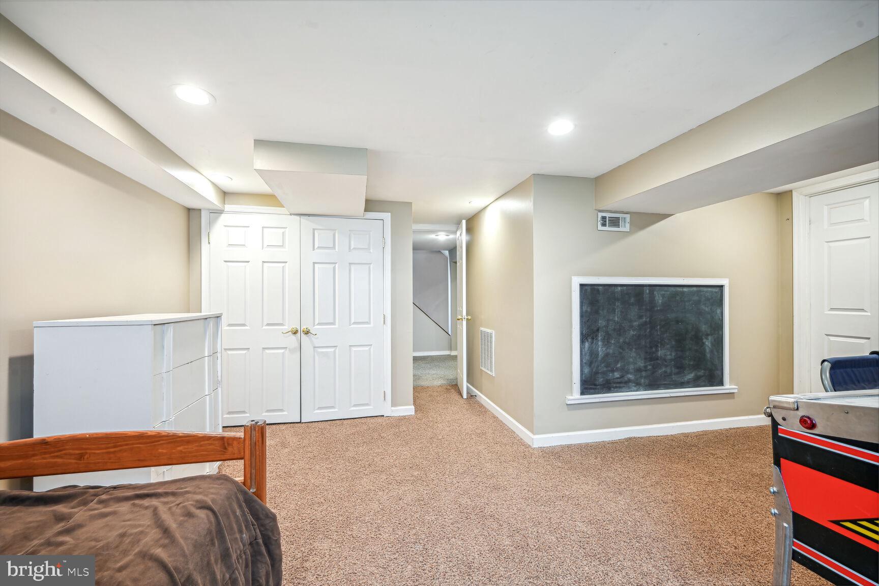 HILLSIDE MANOR - Residential