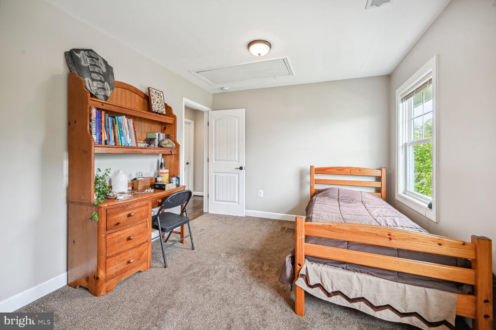 HILLSIDE MANOR - Residential