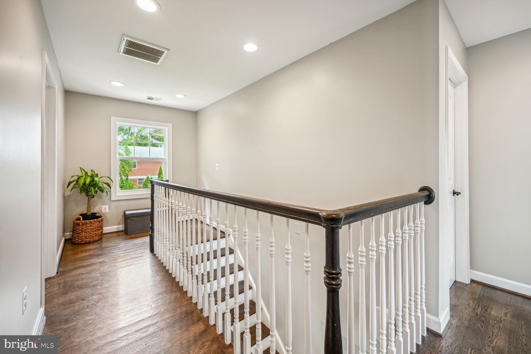 HILLSIDE MANOR - Residential