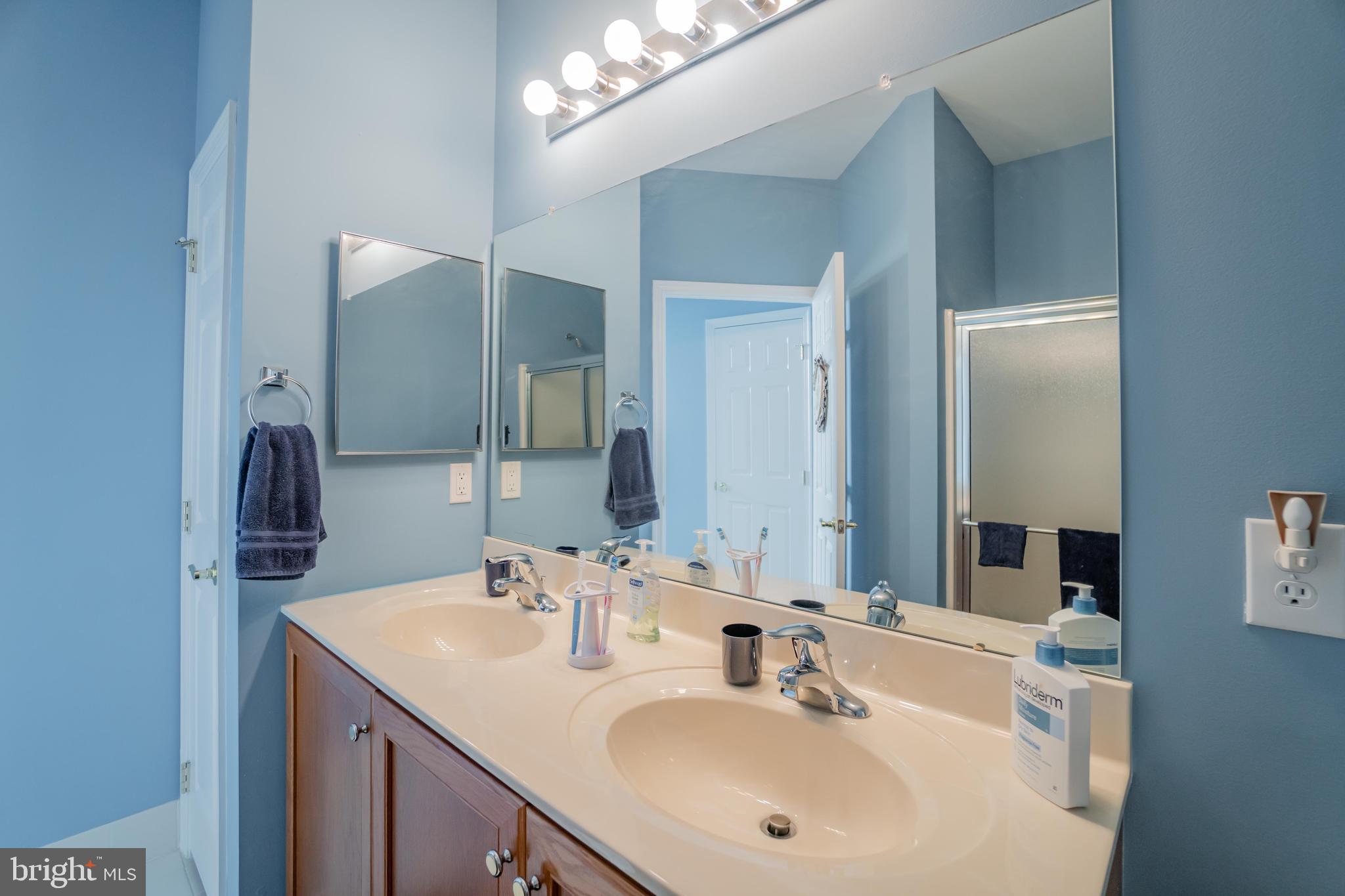 VILLAS AT LINFIELD - Residential