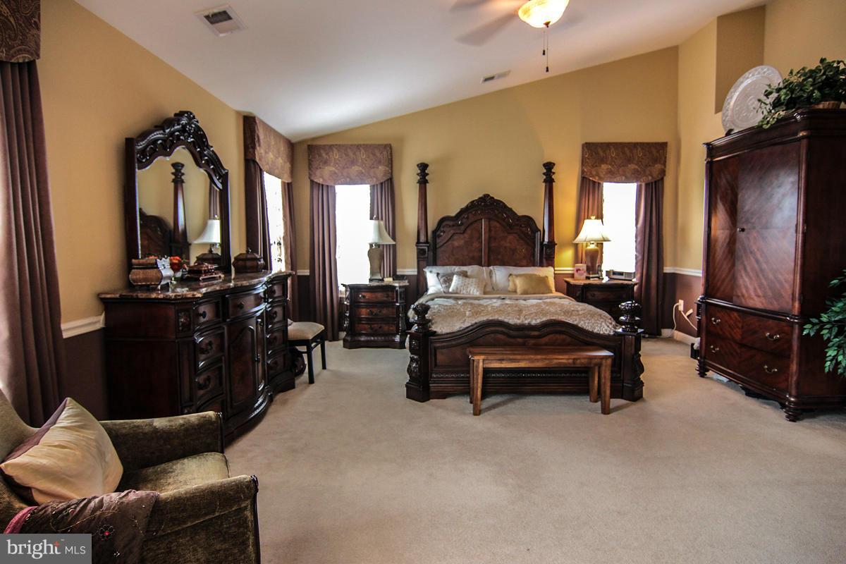 EAGLES POINTE - Residential