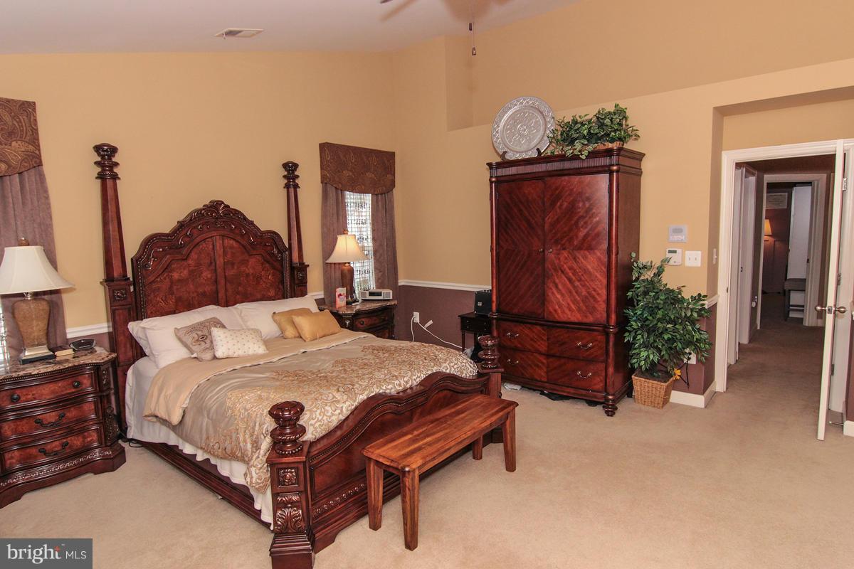 EAGLES POINTE - Residential