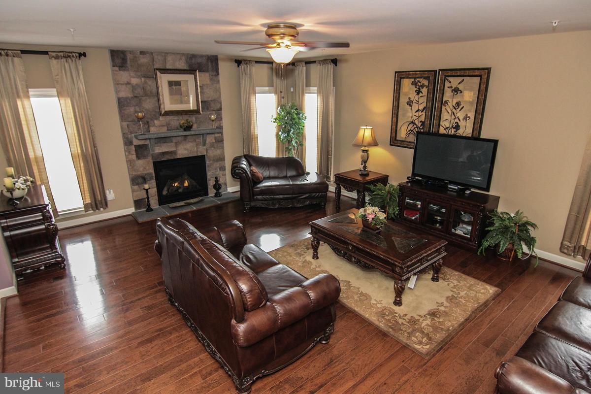 EAGLES POINTE - Residential