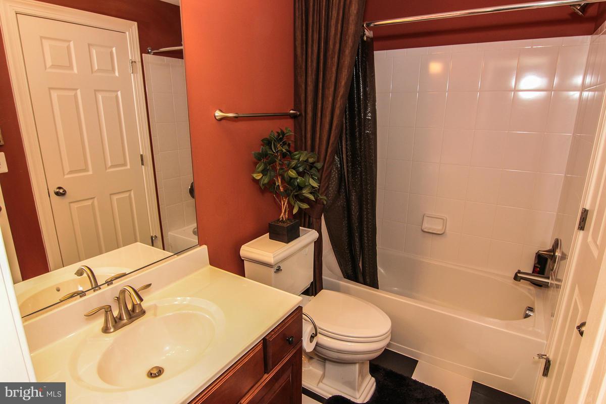 EAGLES POINTE - Residential