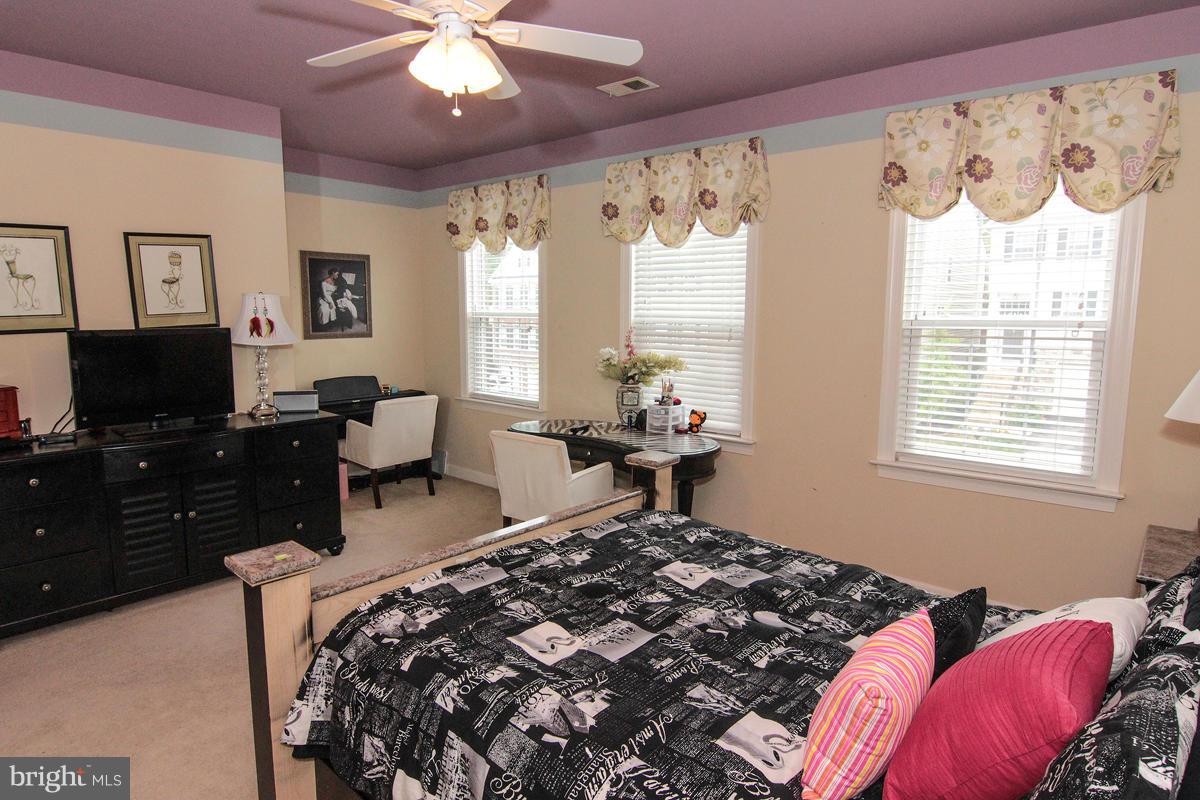 EAGLES POINTE - Residential