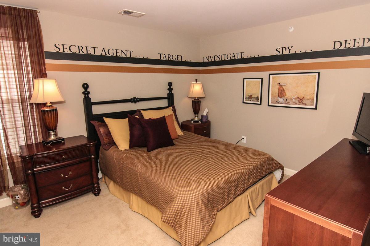 EAGLES POINTE - Residential