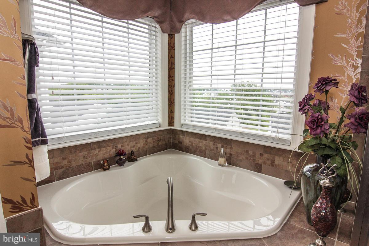 EAGLES POINTE - Residential