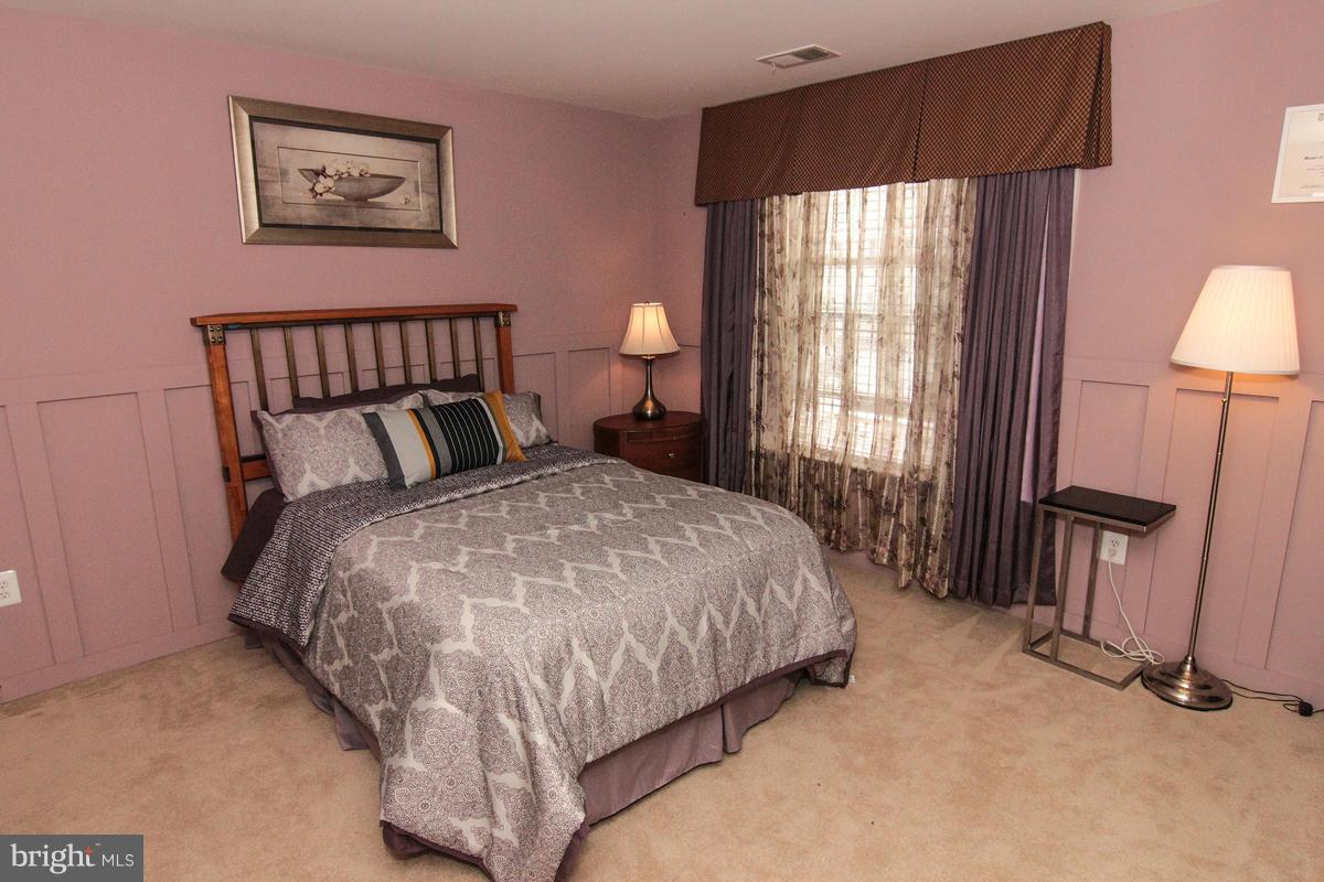 EAGLES POINTE - Residential