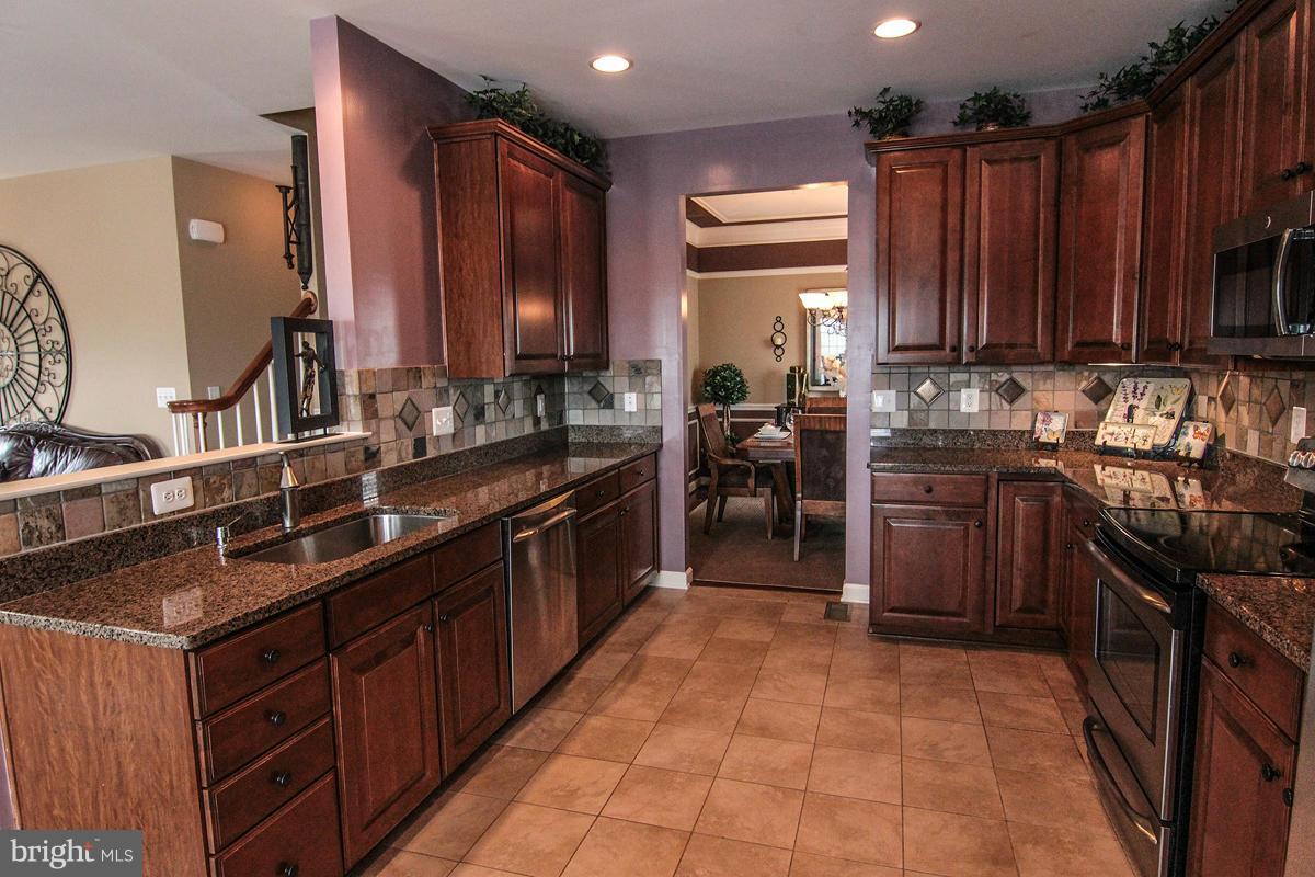 EAGLES POINTE - Residential