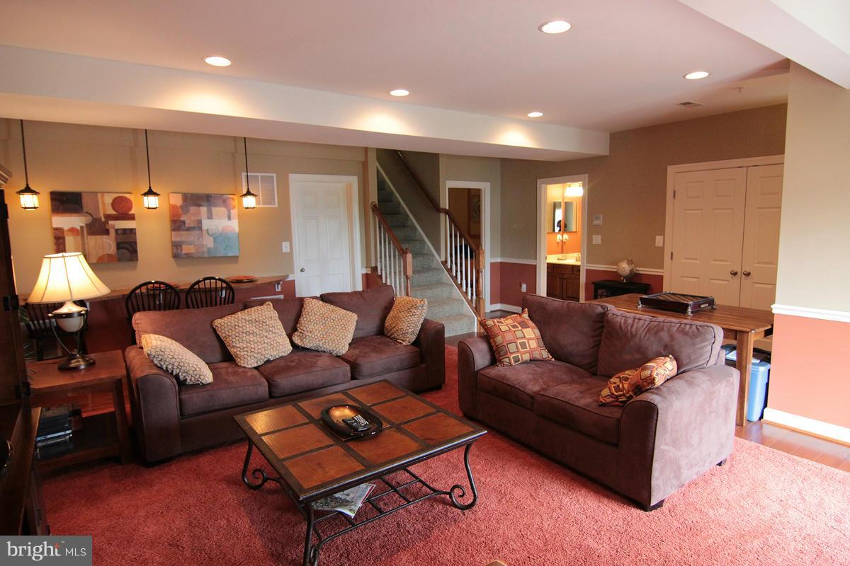 EAGLES POINTE - Residential