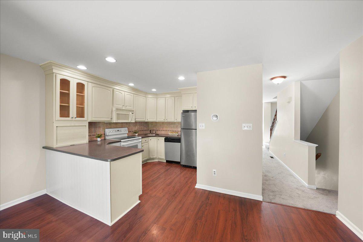 1704 N GLEN DRIVE 1704
