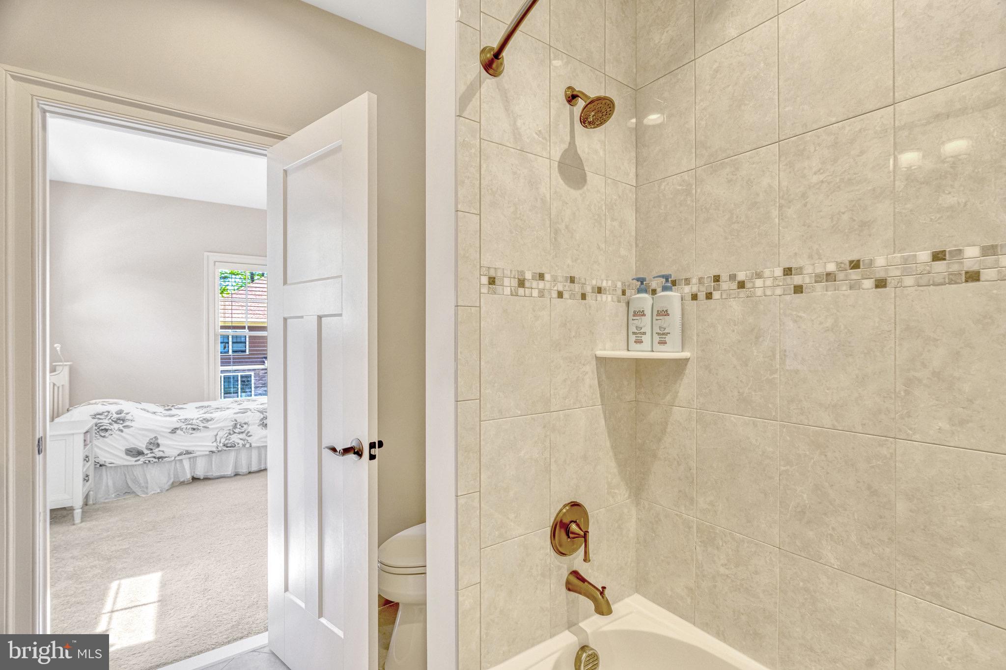 VIENNA GROVE - Residential