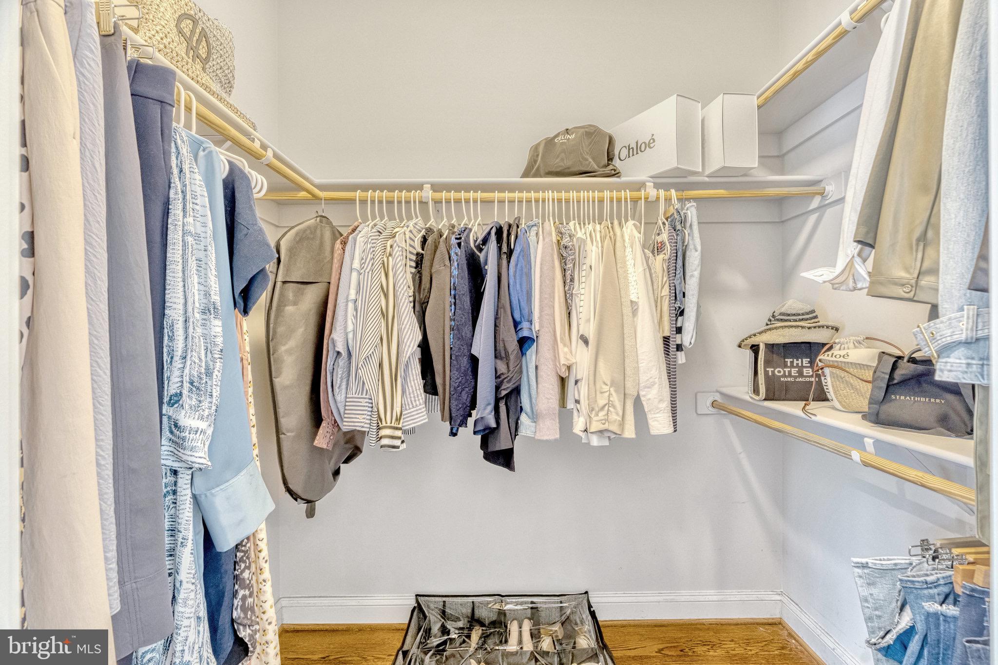 VIENNA GROVE - Residential