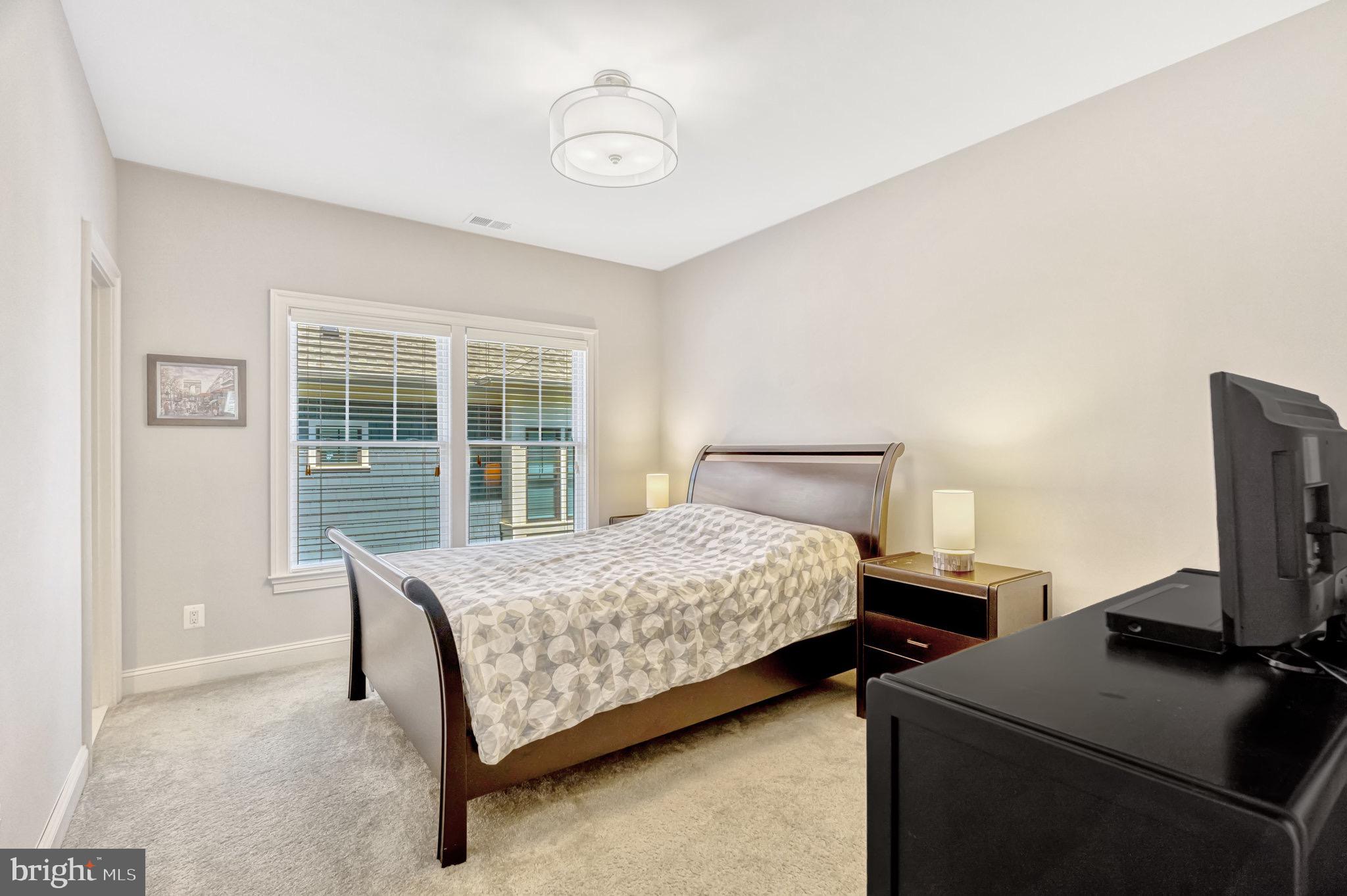 VIENNA GROVE - Residential