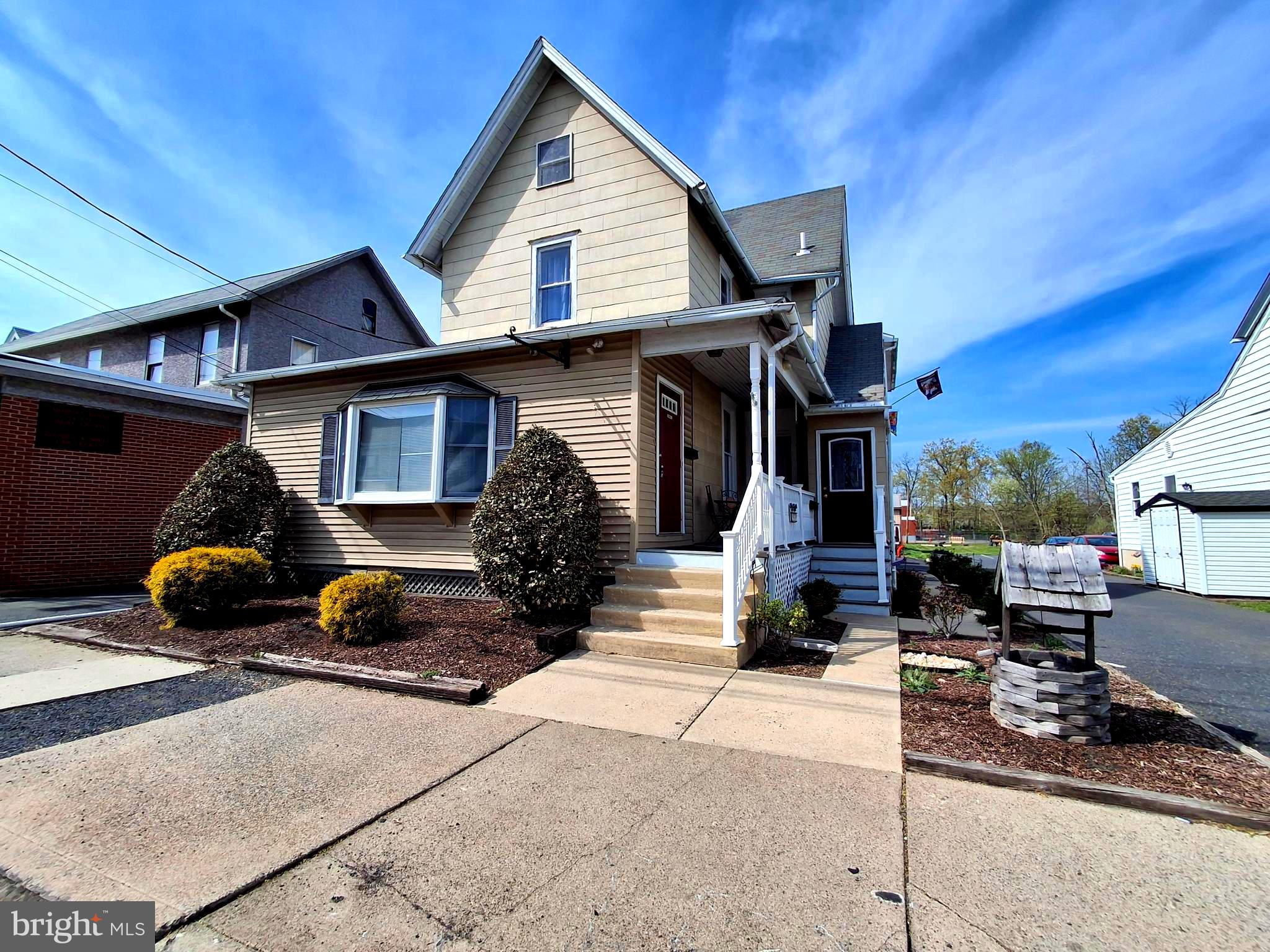 Free-standing professional office space situated in the heart of Quakertown Borough consisting of approximately 950 sq ft. Off-street and on-street parking available. Set on Route 313 (Broad Street), just minutes from Routes 309 and 476, providing access from and to Philadelphia, Doylestown, Allentown, and Harrisburg.