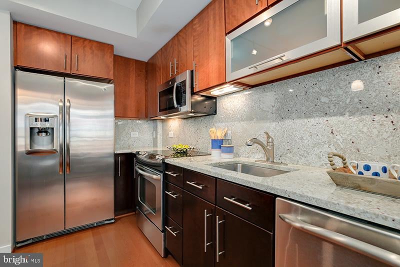 1025 1ST STREET SE 1102