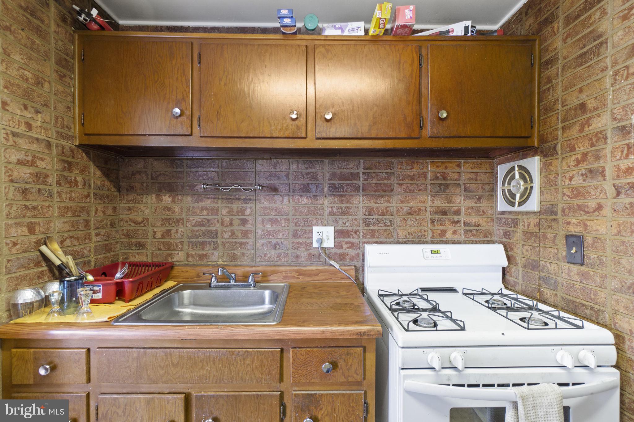 MARLOW TOWERS CONDOMINIUMS - Residential