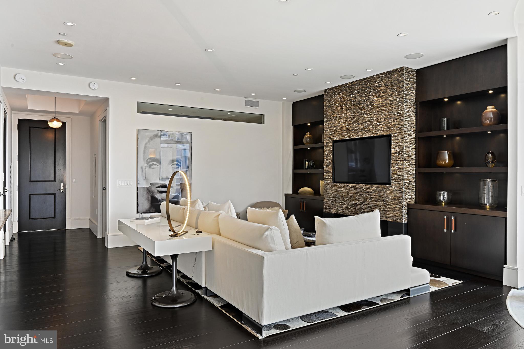 RESTON TOWN CENTER - Residential