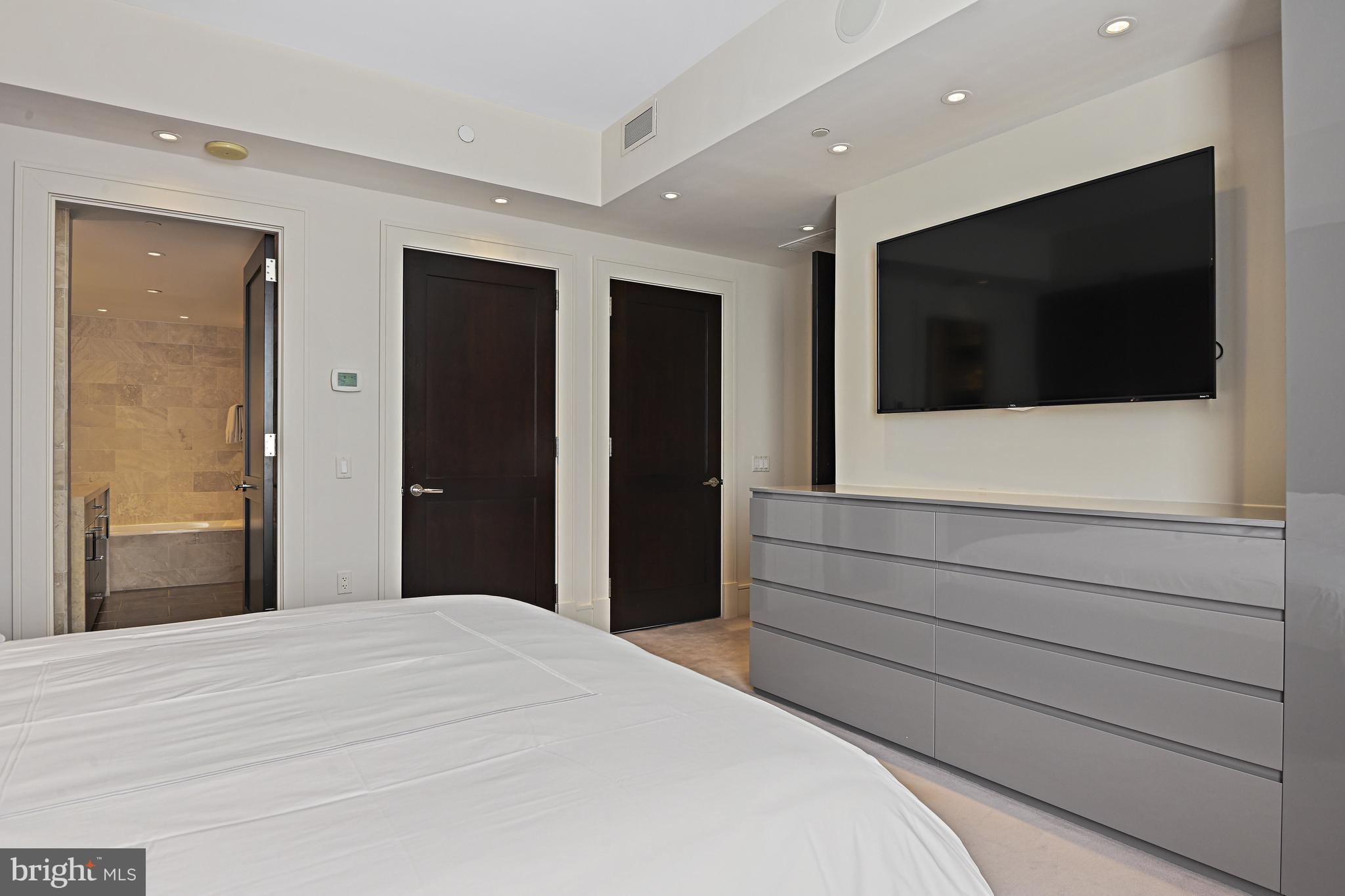 RESTON TOWN CENTER - Residential