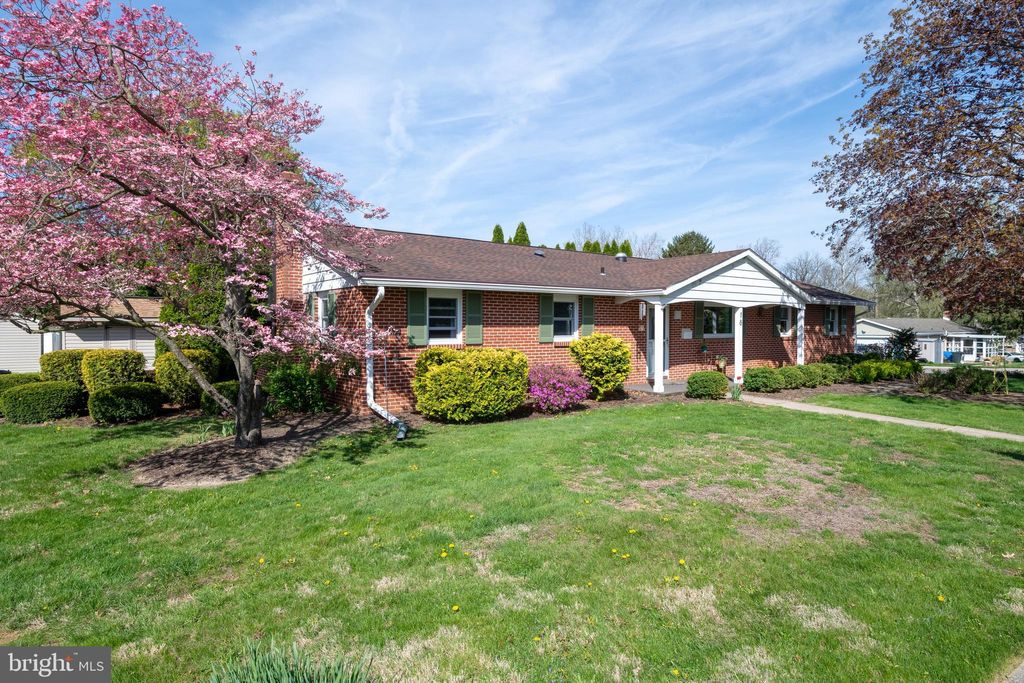 Photo of 18 Oaklawn Boulevard, EPHRATA, PA 17522 (MLS # PALA2068166)